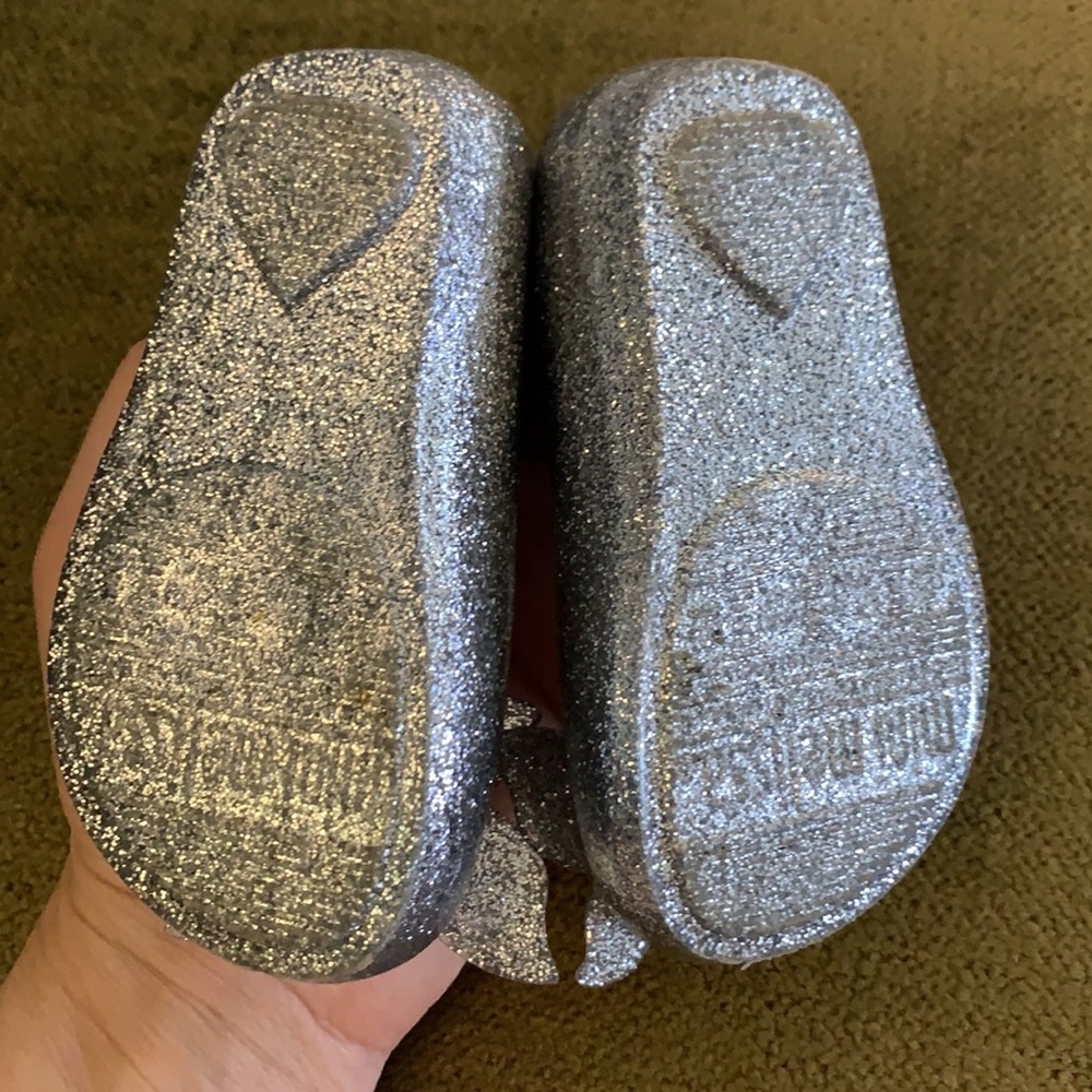 mini Melissa’s size 5 silver sparkle butterflies - Picture 2 of 3